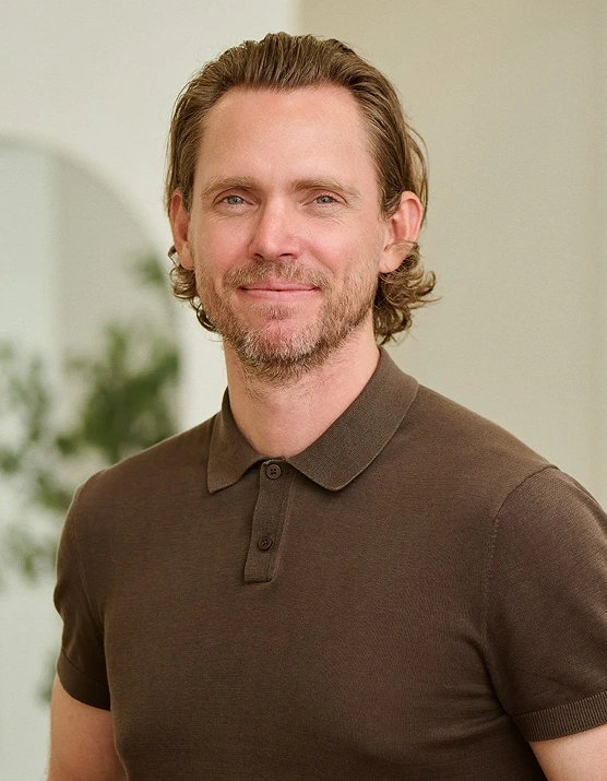 Portrait of Dr. Benjamin Greff, dentist at Ro Dental Group in Calgary, AB.