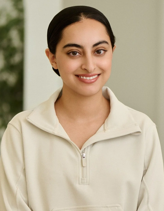 Portrait of Dr. Hannah Dhaliwal, dentist at Ro Dental Group in Calgary, AB.