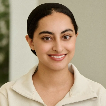 Portrait of Dr. Hannah Dhaliwal, dentist at Ro Dental Group in Calgary, AB.