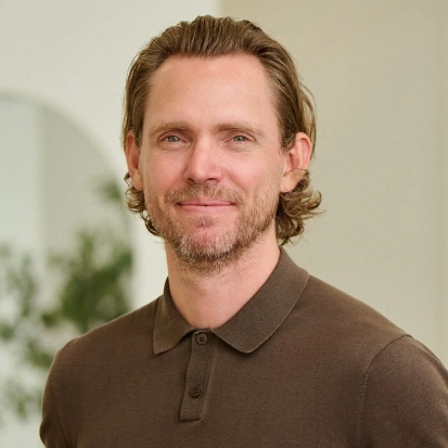 Portrait of Dr. Benjamin Greff, dentist at Ro Dental Group in Calgary, AB.