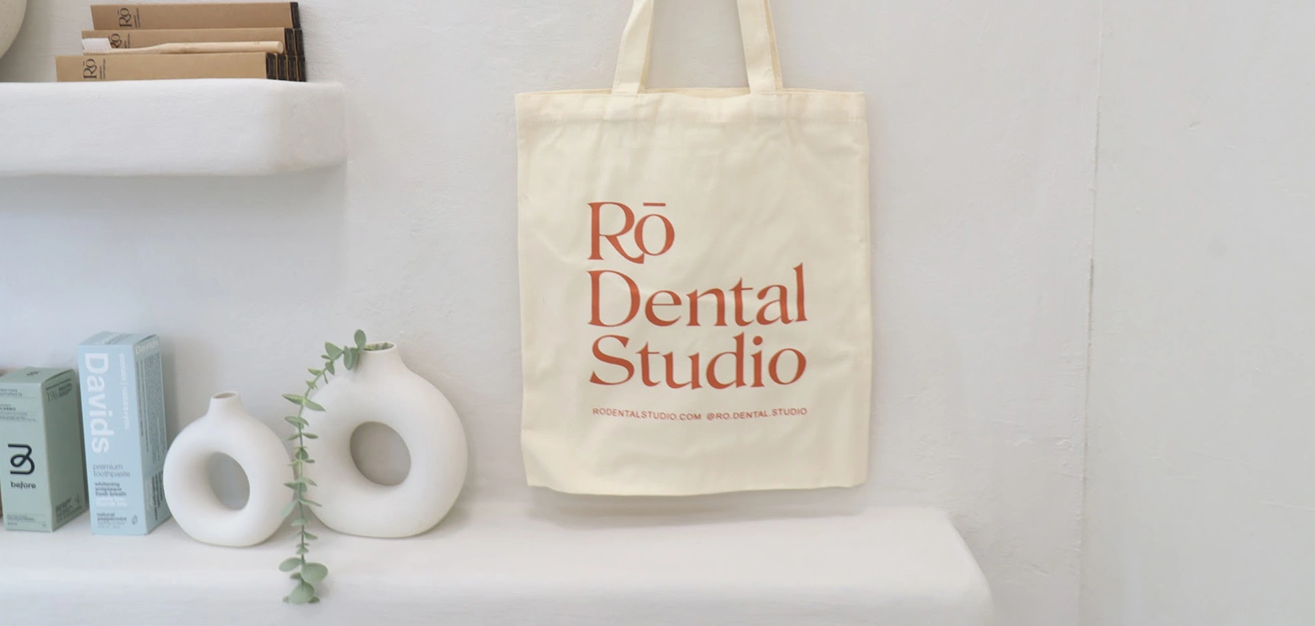 ro-dental-studio-branded-tote-bag-and-dental-products