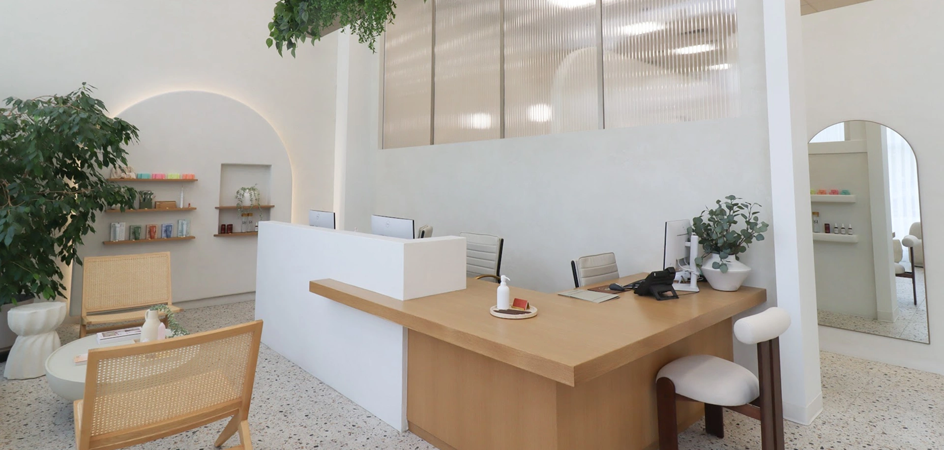 RO dental studio modern dental reception